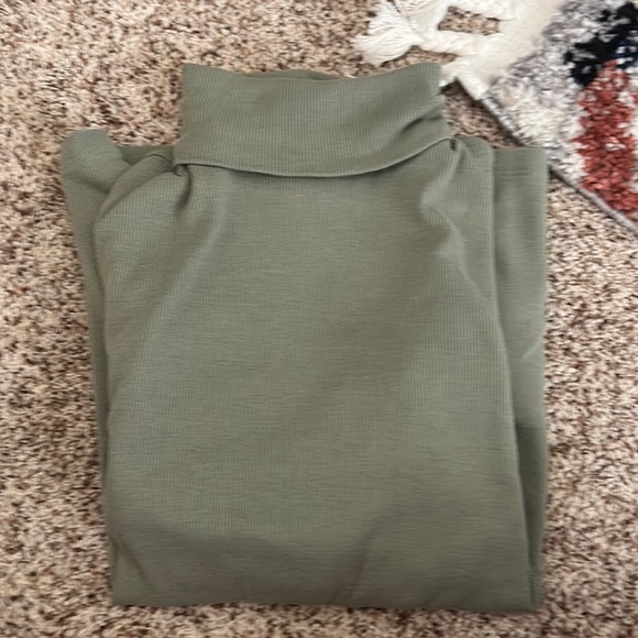 BP. Long sleeve turtleneck - Picture 1 of 3